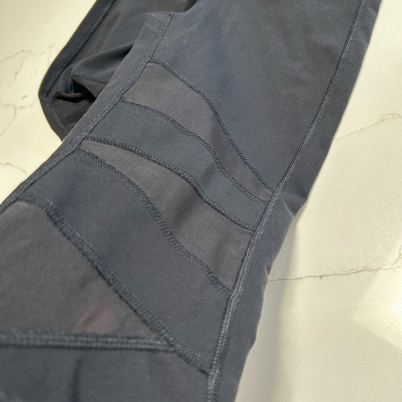 Lululemon Black Mesh Geometric Leggings Size 6 - Picture 4 of 8